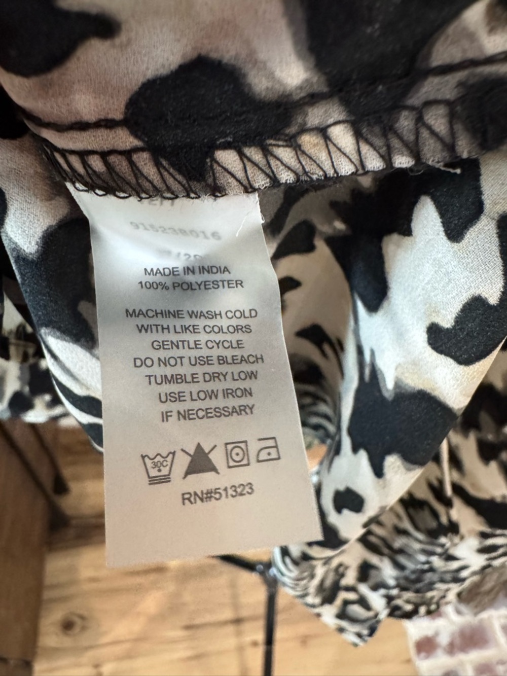 Vince Camuto Black / White / Cream Leopard Animal Print Blouse Women Tops Large - Picture 6 of 7